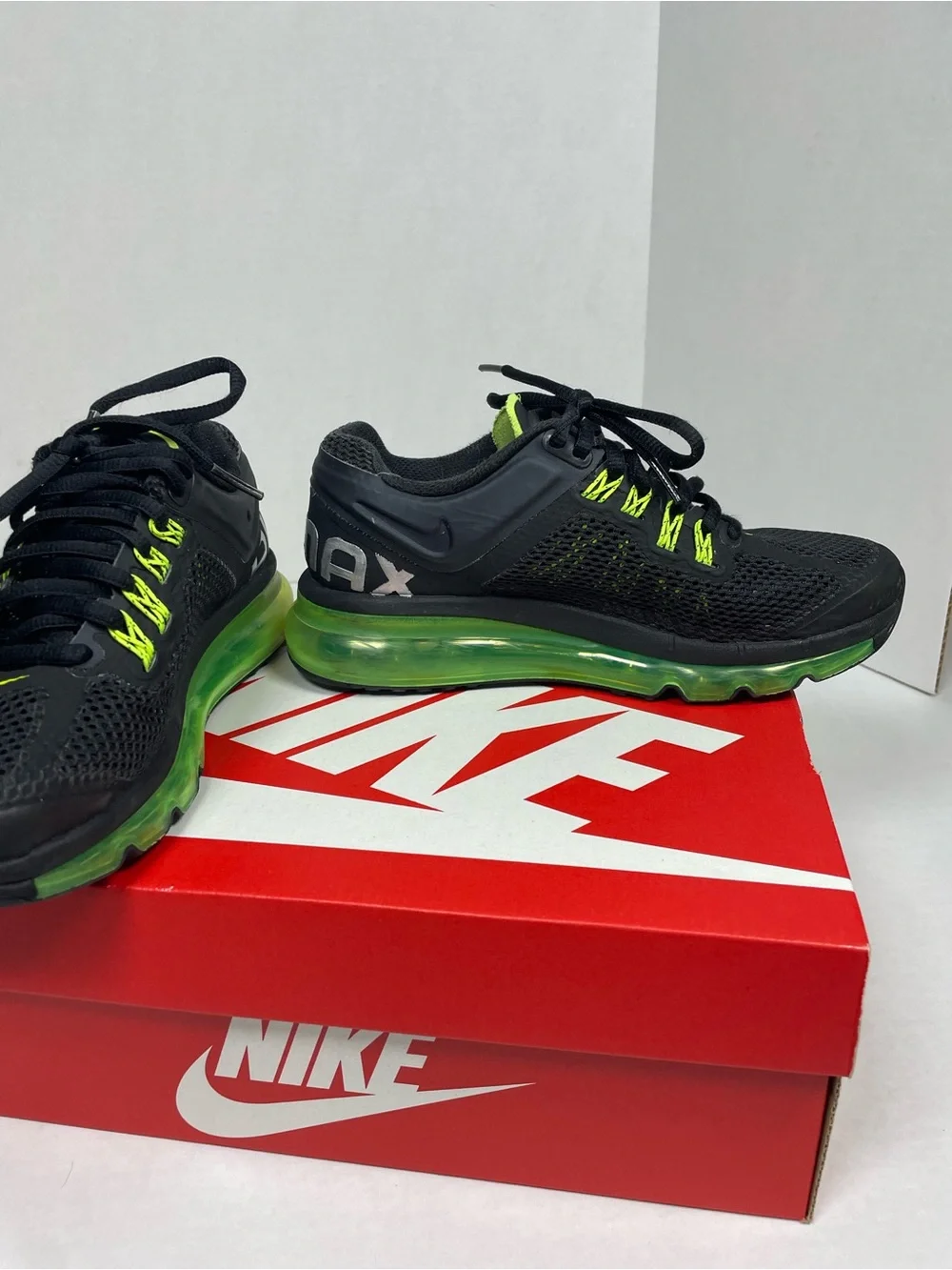 Nike Air Max 2013 Black Cyber Athletic Running Sneakers 555426-003 GS Size 3.5Y